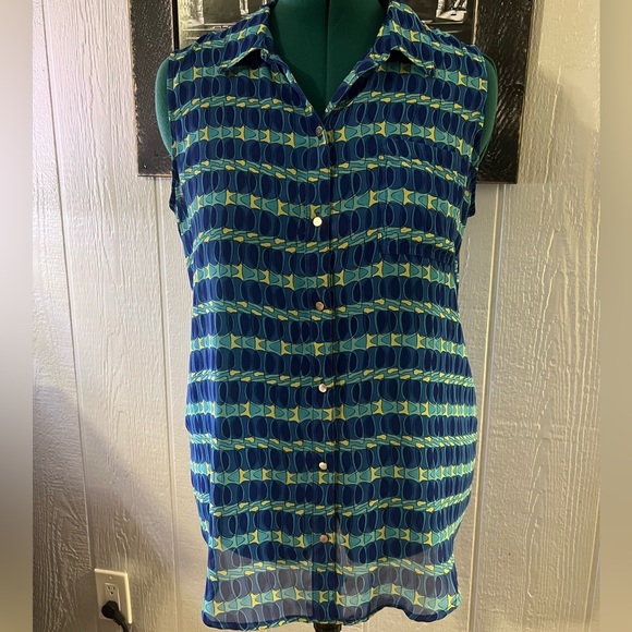 Liz Claiborne Tops - Liz Claiborne women's size Large button up sleeveless top blue with buttons